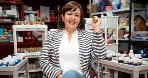 Alejandra Flores Campos